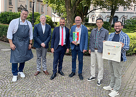 Stellten das Programm der Gedenkveranstaltung vor (v.l.n.r.): Thomas Söntgen, Konrad Göke, Giovanni Malaponti (Sparkasse), Frank Liebert, Eun-Sup Jang und Demokrat Ramadani.