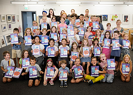 Die fleißigsten und kreativsten Leseratten des ersten Sommerleseclubs erhielten in der Bibliothek Urkunden und Geschenke.