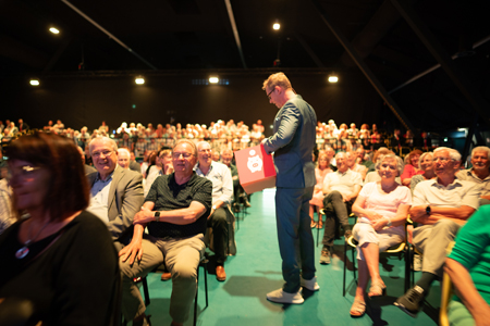 Beim Vereinsfrühschoppen der Sparkasse am Niederrhein treffen sich in der Festivalhalle am Solimare wieder viele Ehrenamtliche aus Moers. Hier ein Bild aus dem vorigen Jahr.