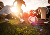 Fußballspieler im Ballkampf 0716